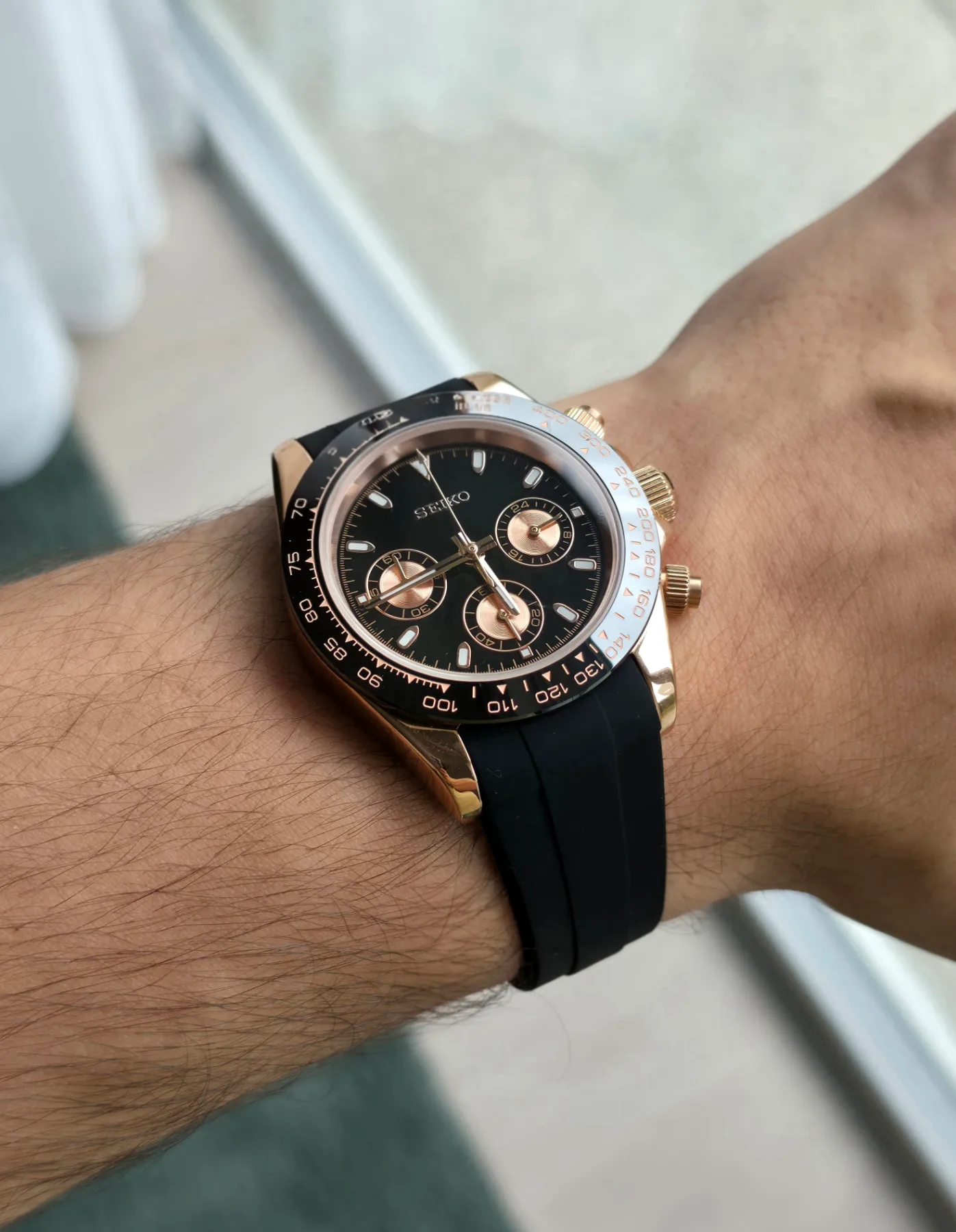 Seiko Mod Daytona Chronographe – Or rose et cadran noir – 40 mm — photo 3