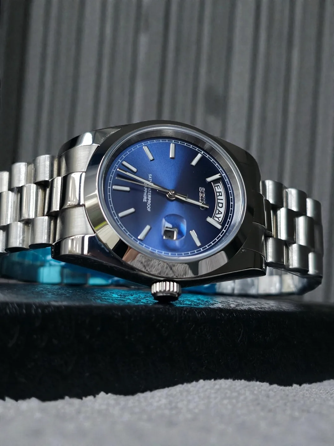 Seiko Mod Day-Date Quartz – Cadran bleu soleillé – 36 mm — photo 3