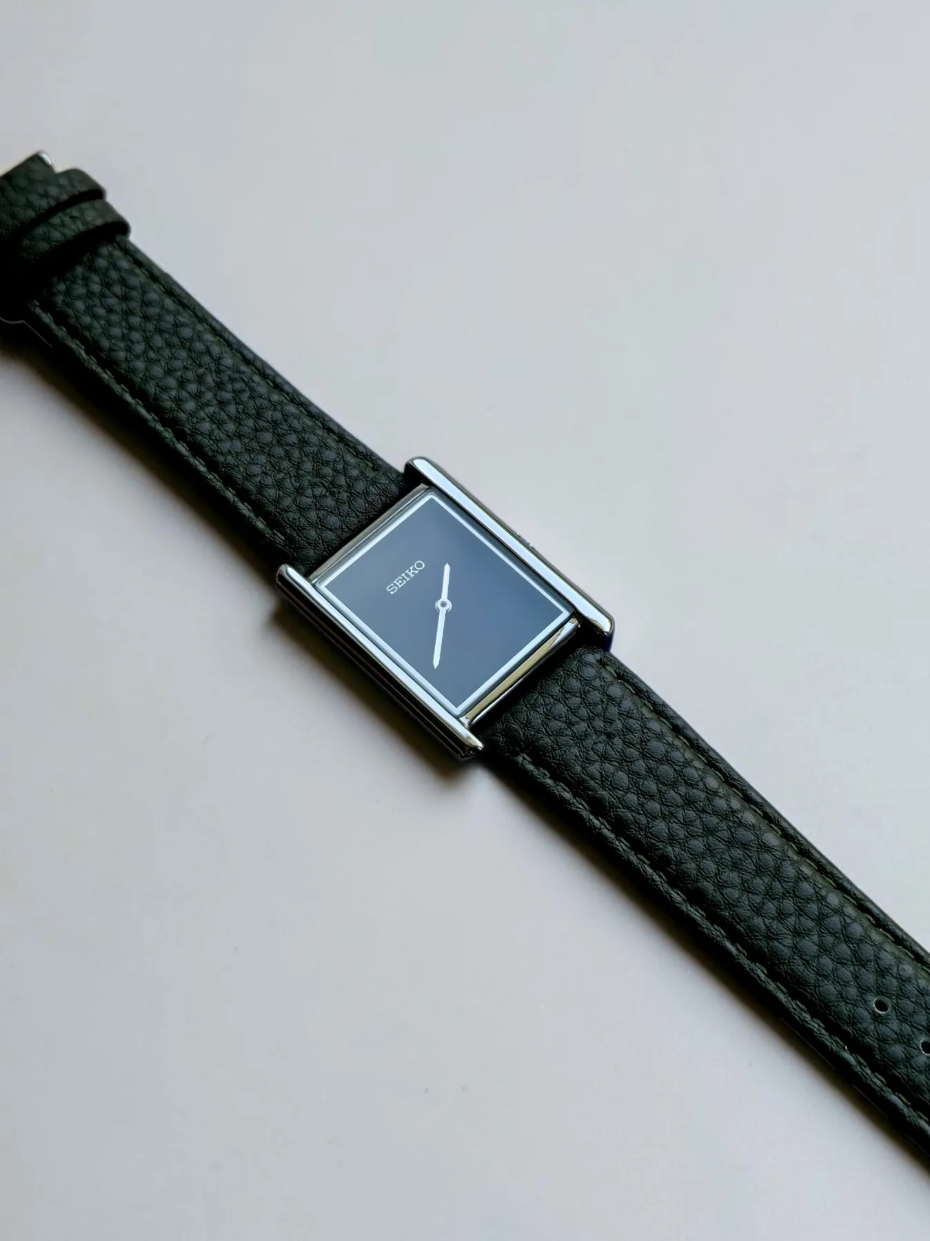 Seiko Mod Tank Quartz – Cadran noir – Bracelet kaki — photo 2